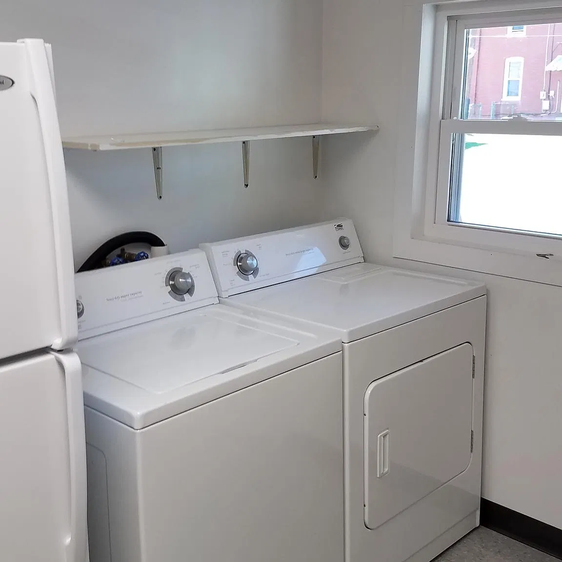 4 bed, 1500 sqft, $1,200 — Photo 2