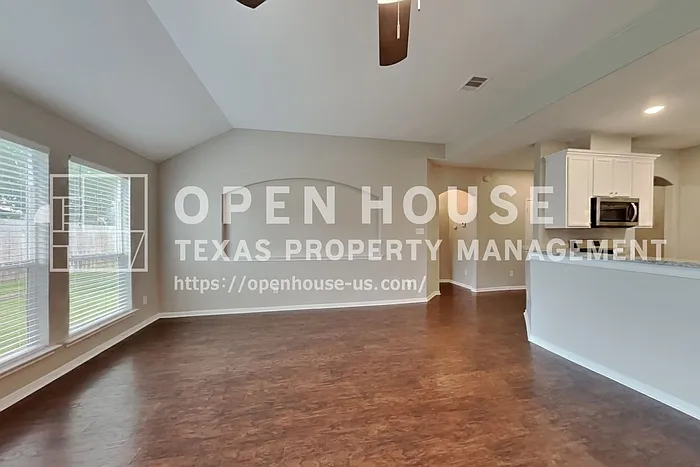 3 bed, 2.0 bath, 2102 sqft, $2,040 — Photo 4