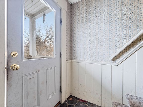 3rd image of 28 Pleasant Street