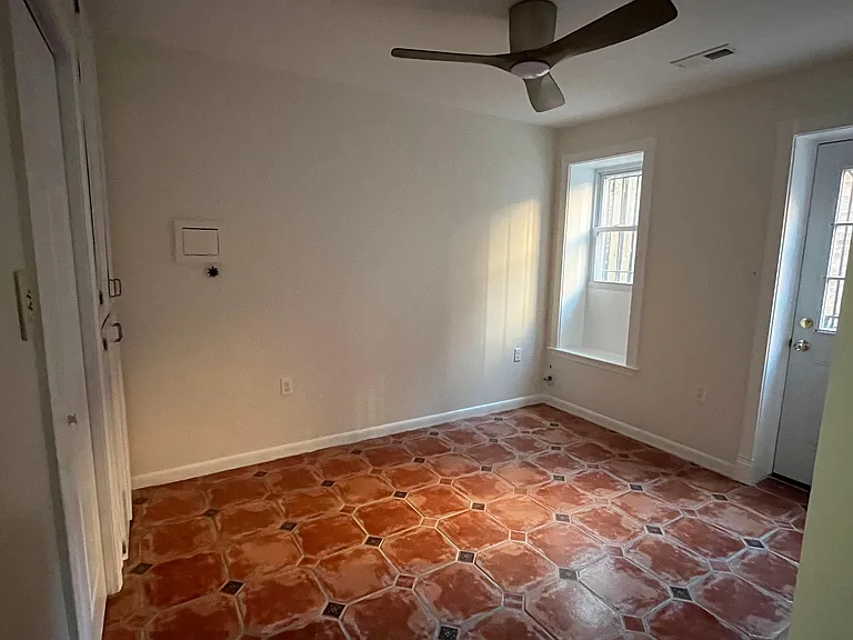 616 7th St NE #B — Photo 8
