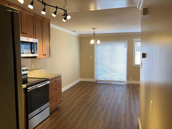 2nd image of 454 Willow Ave