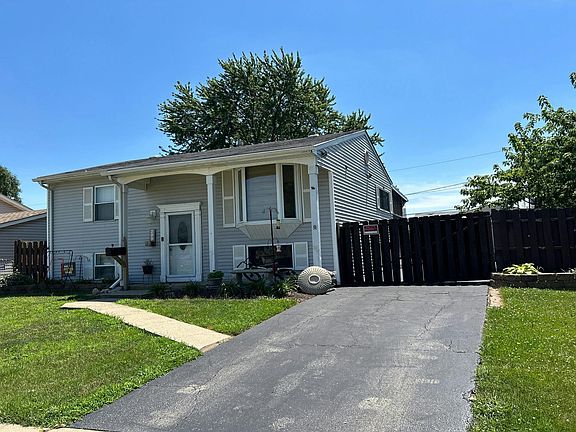 2nd image of 209 Karen Ave