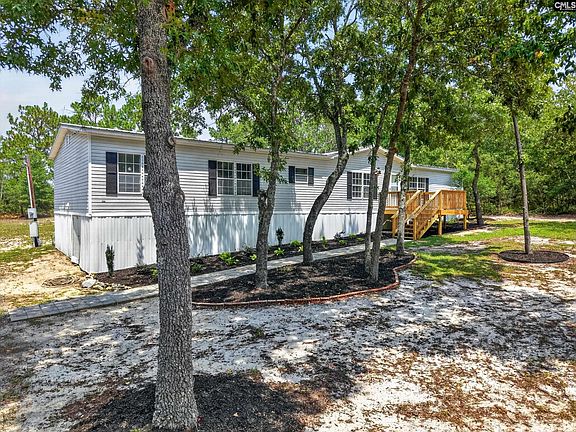 3rd image of 148 Lantern Hill Cir