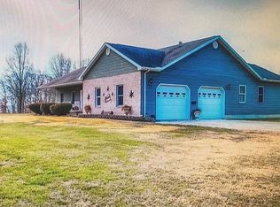 10397 Remington Ln, Carlinville, IL 62626