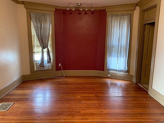 4th image of 607 Saint Ann St