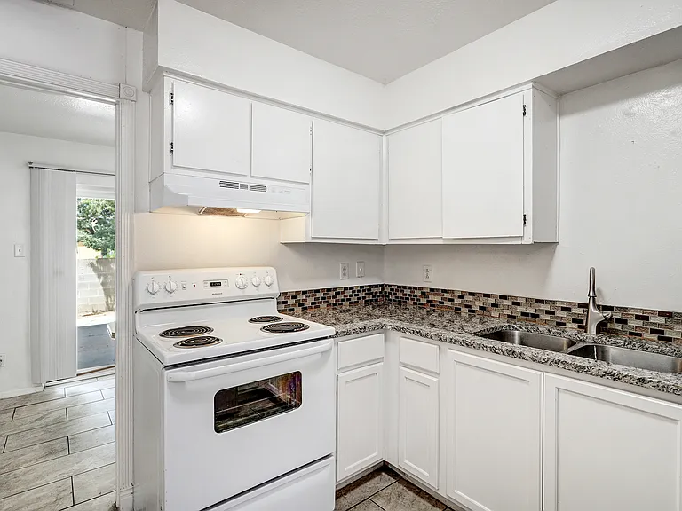 195 Monte Alto Pl NE #B — Photo 5