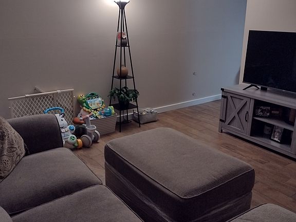 3rd image of 4794 Rossmoor Pl