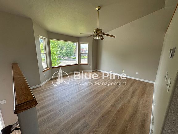 3rd image of 3535 Spring Creek Dr