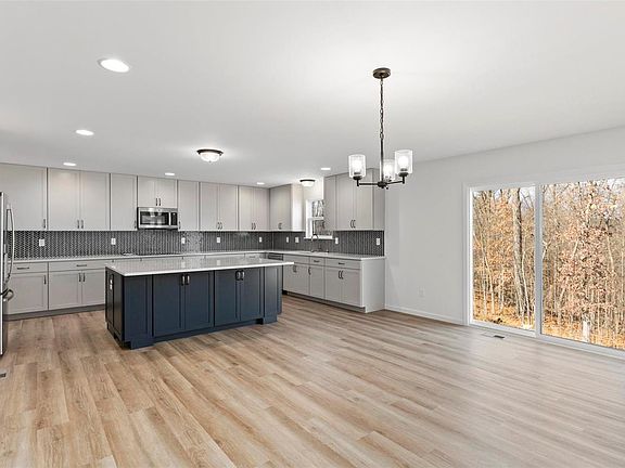3rd image of 1043 Miremont Dr