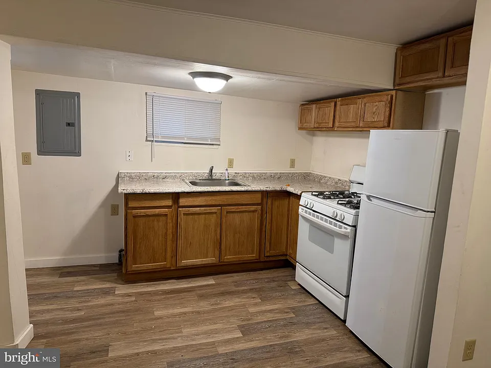 606 E Market St #1STFLRREAR