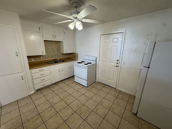 4th image of 2208 35th St Unit B