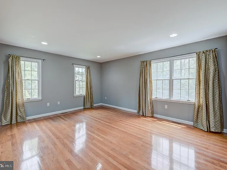 42 Ellsworth Dr — Photo 38