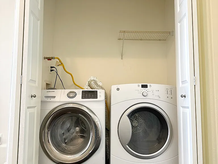 930 Summit Ave #2 — Photo 6