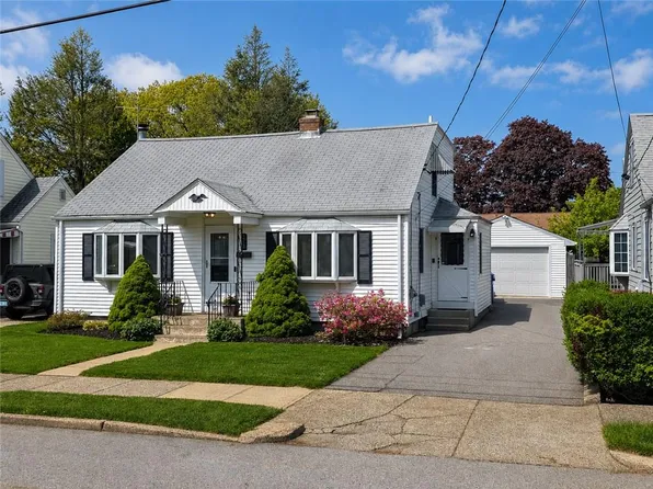 111 Slater Park Ave, Pawtucket, RI 02861