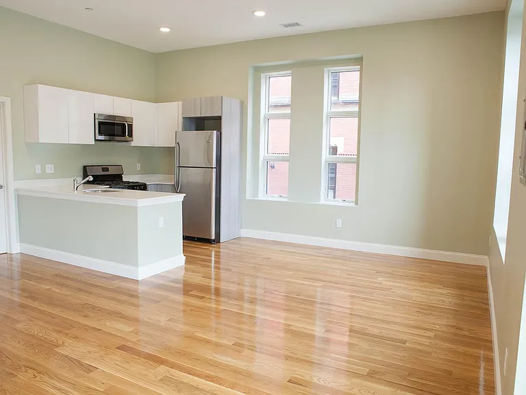 409 Dudley St #5L — Photo 1