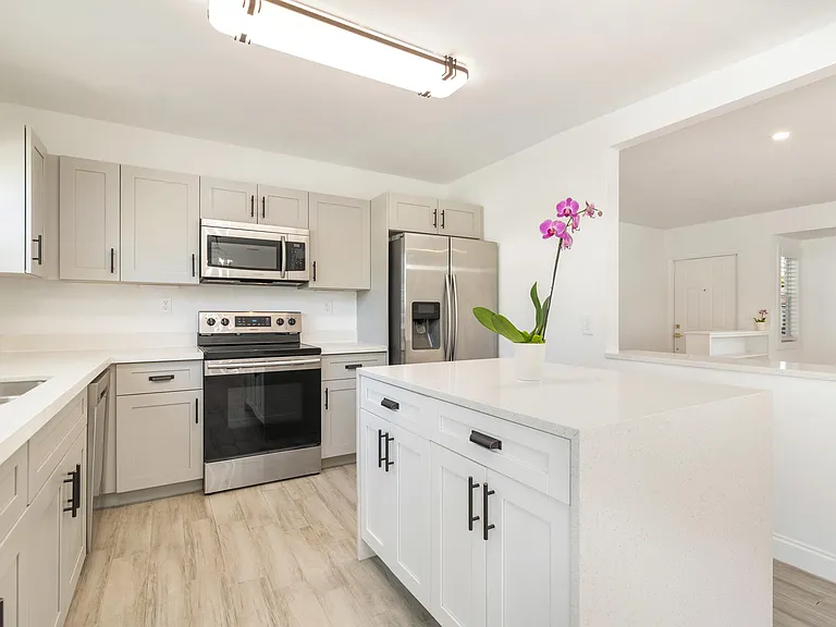 304 Wellesley Dr — Photo 8
