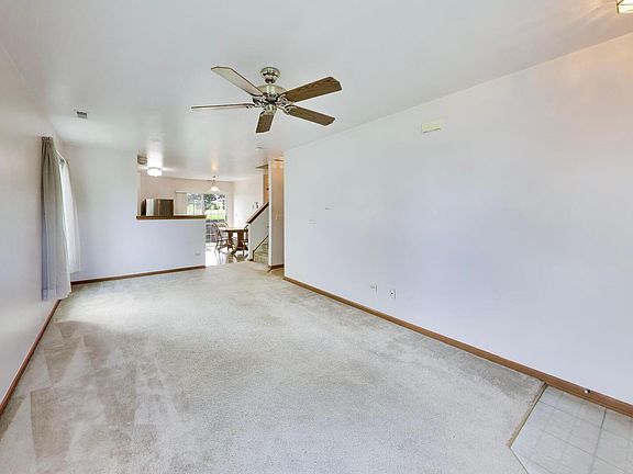 3rd image of 931 E Savannah Dr