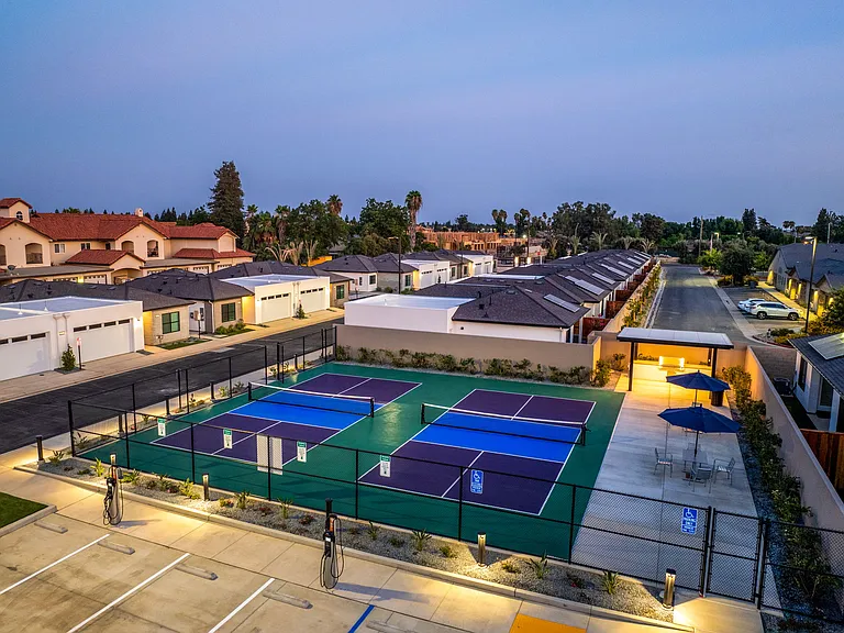 The Palms Luxury Condominiums — Photo 9
