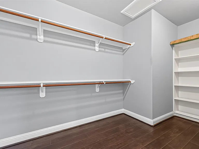 4727 Lake Village Dr — Photo 20
