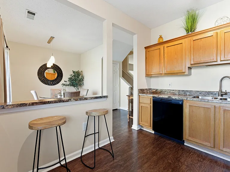 Battle Creek Village Townhomes — Photo 27