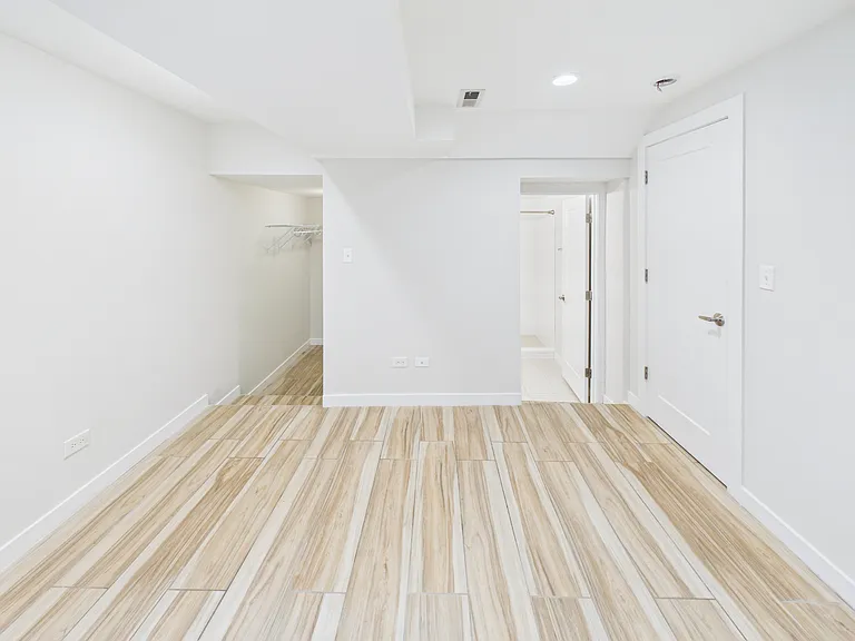 2236 S Wood St #G — Photo 19