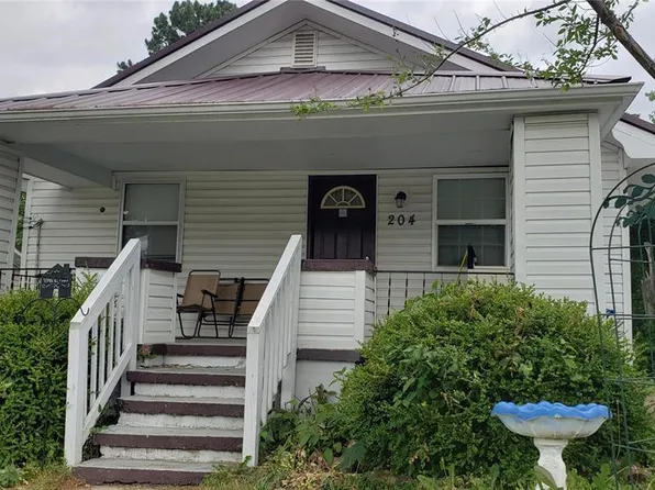 204 W 4th St, Dixon, MO 65459
