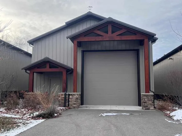 5355 Collectibles Ct, Bay Harbor, MI 49770
