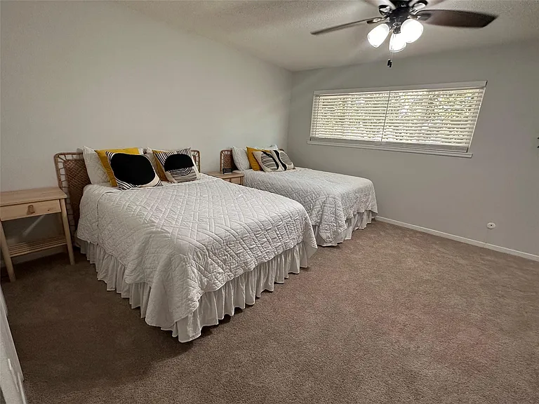 13821 Hollowgreen Dr — Photo 8