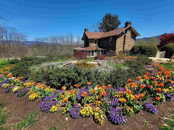 128 Rockfish Orchard Dr, Afton, VA 22920