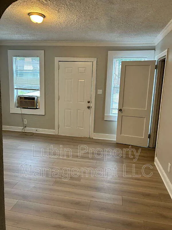1 bed, 1.0 bath, $750 — Photo 2