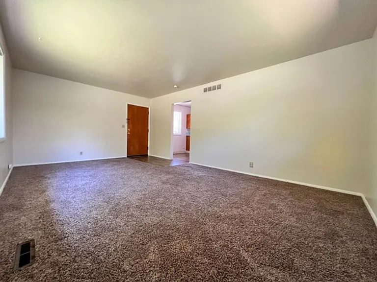 1813 N Harrison Blvd — Photo 3