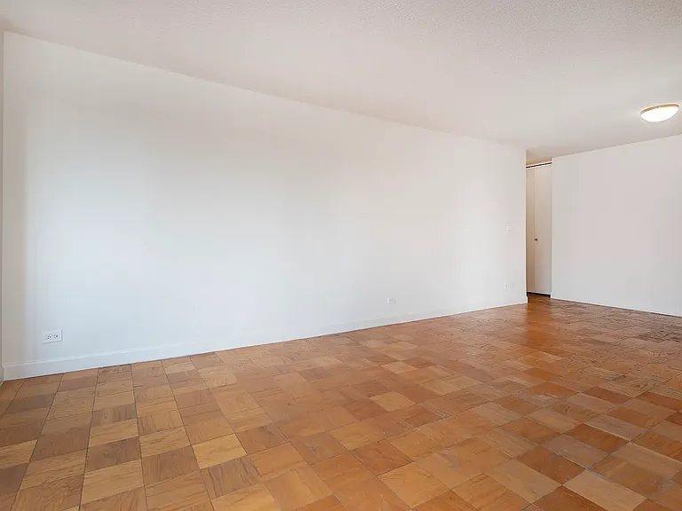 1520 York Ave #18B — Photo 3