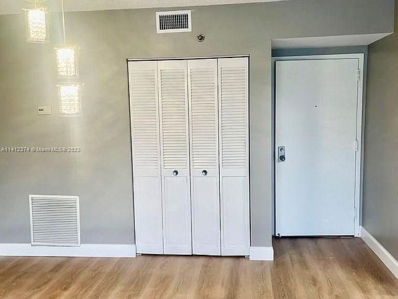 4th image of 901 Hillcrest Dr APT 209