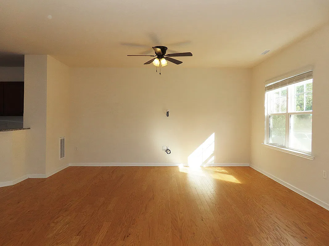 3 bed, 2.5 bath, 1986 sqft, $1,995 — Photo 3