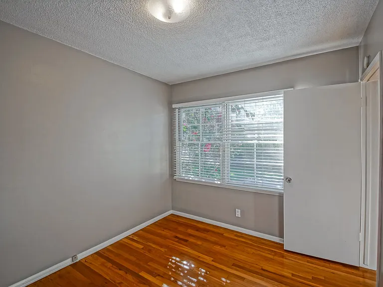 14226 Isis Ave — Photo 28