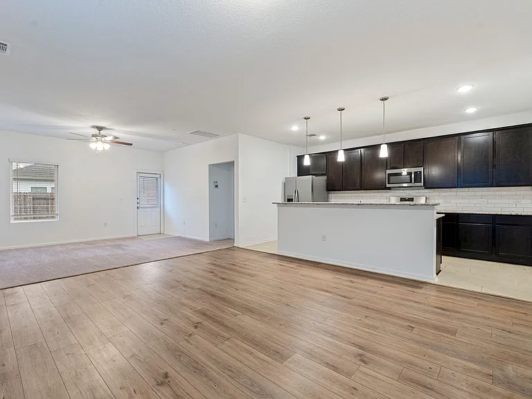 149 Biscayne Dr — Photo 4