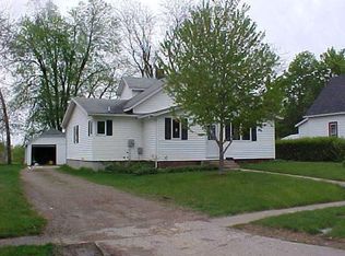 406 E 1st St, Pella, IA 50219