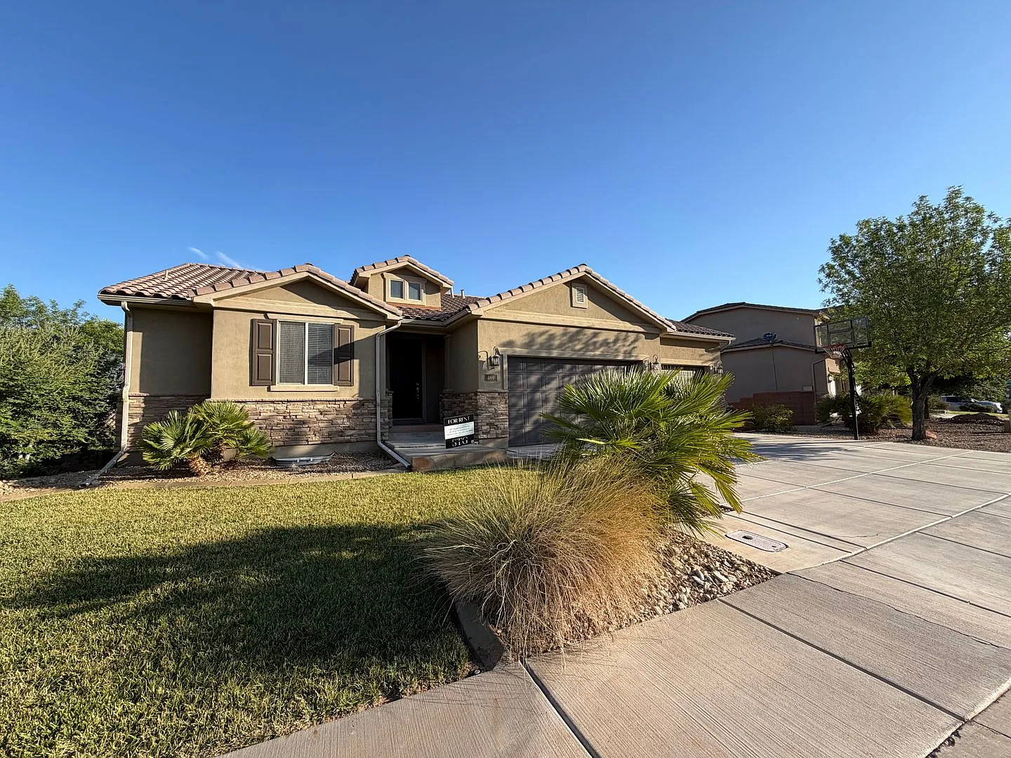 6 Bedroom Home Available For Rent! — Photo 2