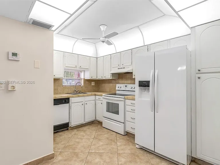 9820 S Hollybrook Lake Dr #106 — Photo 8