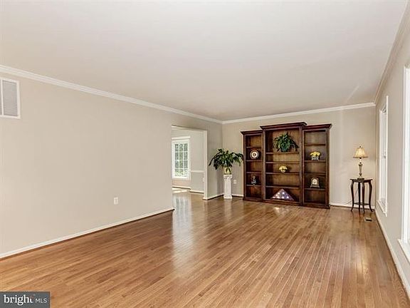 4th image of 7102 Stanchion Ln