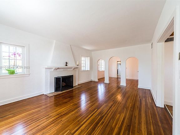 3rd image of 1417 Santa Cruz Ave