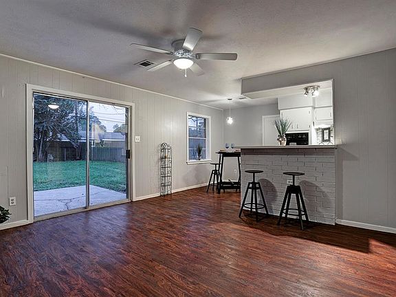 2nd image of 5807 Farwell Dr