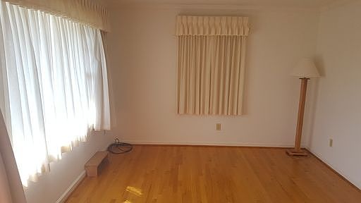 5th image of 304 Clubhouse Dr