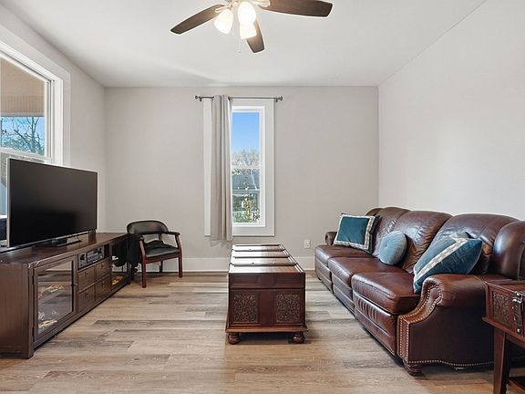 4th image of 18 Butler St SW