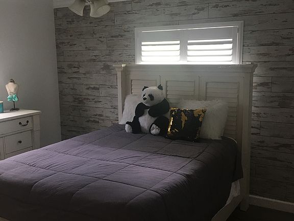 3rd image of 1720 Laurie Ln