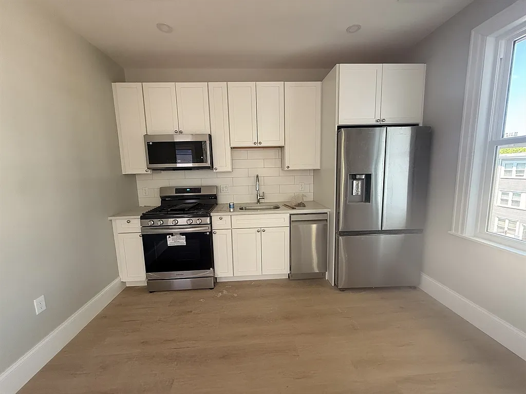 4 bed, 4.0 bath, 1600 sqft, $5,250 — Photo 1