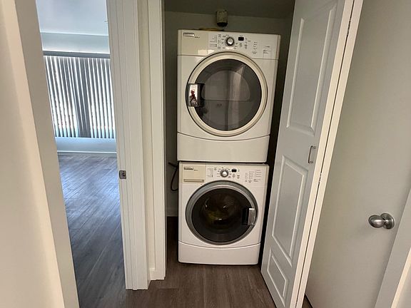 2nd image of 800 N June St