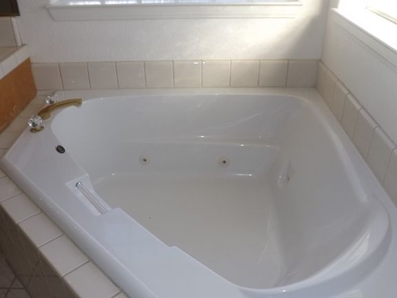 Garden tub in master bath