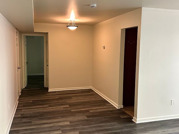 2nd image of 1805 William St Unit 6-B