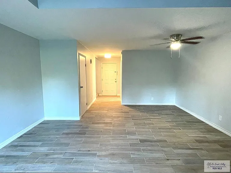 806-2 Continental Cir — Photo 8